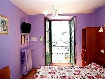 Hotel La Croix Verte - Le Relais Des Moulins 2*